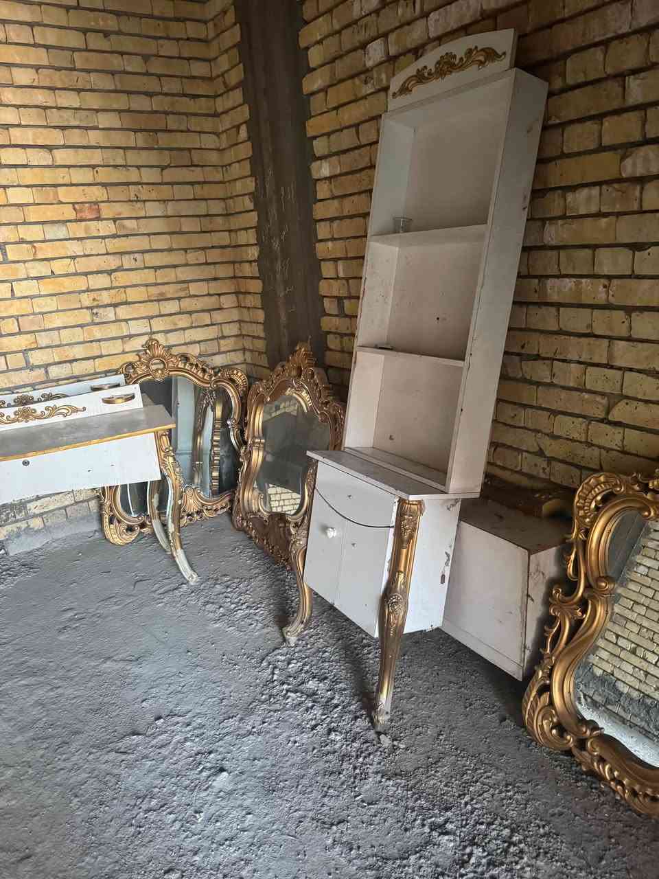 3 ميوزه 2 فاترينه سعر 150 بكان بغداد الحسينيه رقم ***********
