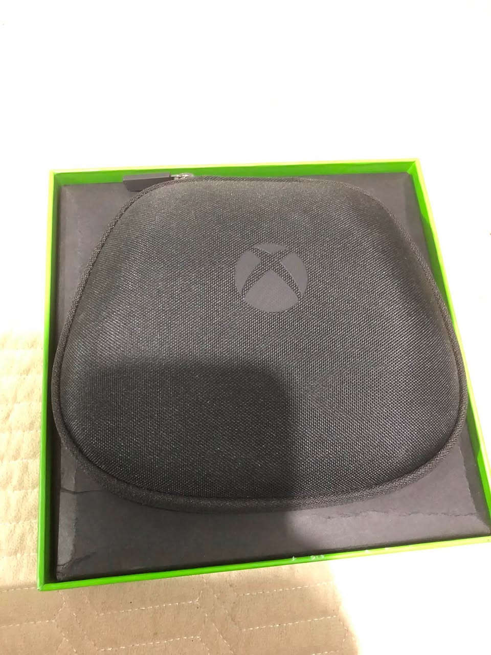🔥 للبيع يد Xbox Elite Series 2 الأصلية 🔥
للبيع يد Elite Series 2 الأصلية، مناسبة للي يعرف يصلح أو يريدها بسعر مناسب.

الملاحظات:
 • زر LB يحتاج تصليح.
 • منفذ الشحن USB-C عطلان.
 • بيها Stick Drift خفيف.
   
عدا هالملاحظات، اليد أصلية وجودتها ممتازة، وهي فرصة للي يدور Elite Series 2 بسعر أقل من السوق.
يوجد توصيل 
💰 السعر: 45
📩 للتواصل: ***********
يوجد توصيل
