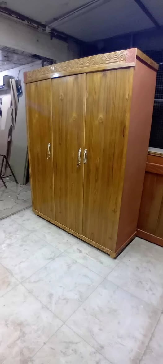 اللهم صل على محمد وال محمد تخم تركي ١٠ مقاعد مناسب💺💺 وكناتير ٣بيبان ومنضد ٦باب🥇 للبيع للإستفسار *********** واتساب ماسنجر يوجد شد غرف تركي ⚒️⚒️ وعراقي 🔧🛠وتصليح كافة الغرف🪛🪛 وعمل تختات نجاره درجه اولى بجميع القياسات🛌🛌🛌
