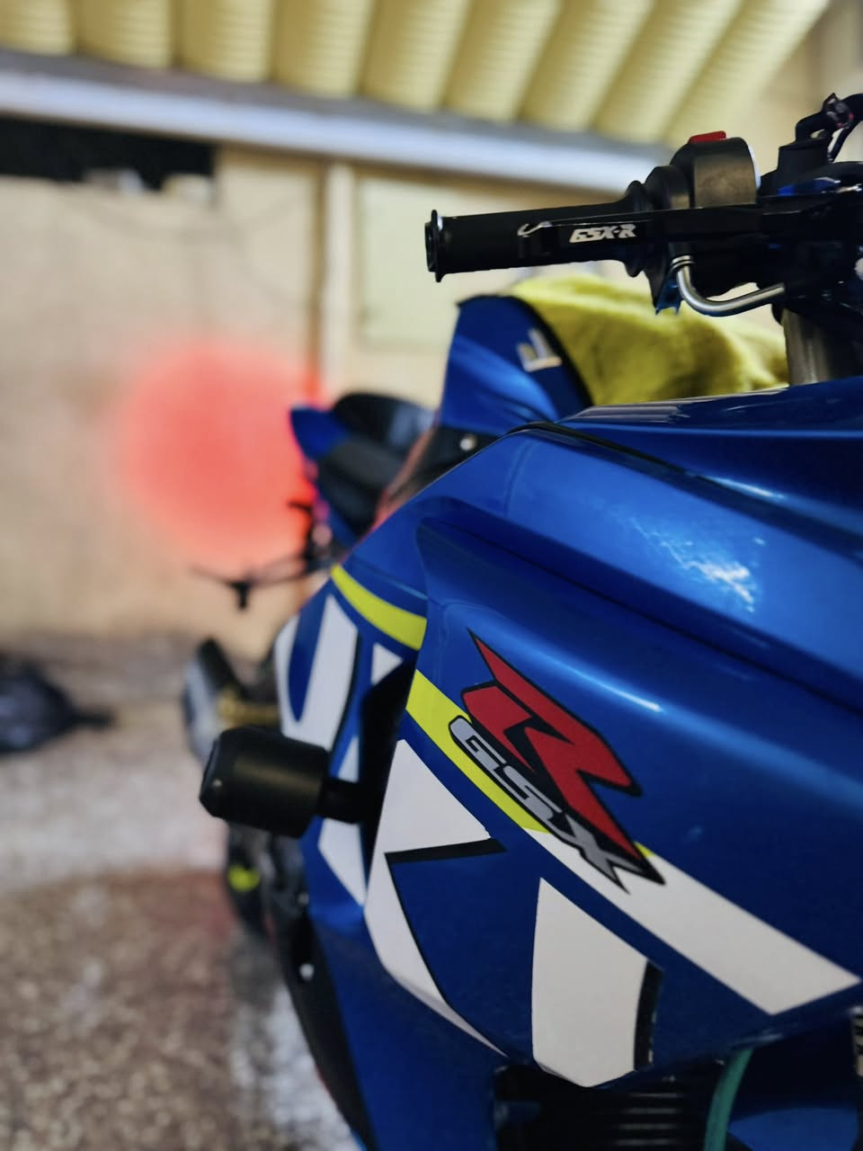 السلام عليكم 🫡 بيع مستعجل مستعجل 📌.

                دراجه جكسر 1000R 
 الدراجه مكفوله كير محرك كهربائيات كله شغال الدراجه📯

 بيهة محرك قمبله💥
 وبيه قطع مزوده برمجه 3مودات اصليه ⚡️

صالنصه رياضيه اصليه ☄️

العنوان بغداد الحسينيه الراشديه 📍
السعر خاص أو اتصل وتدلل 💸💵

رقم الهاتف ***********
