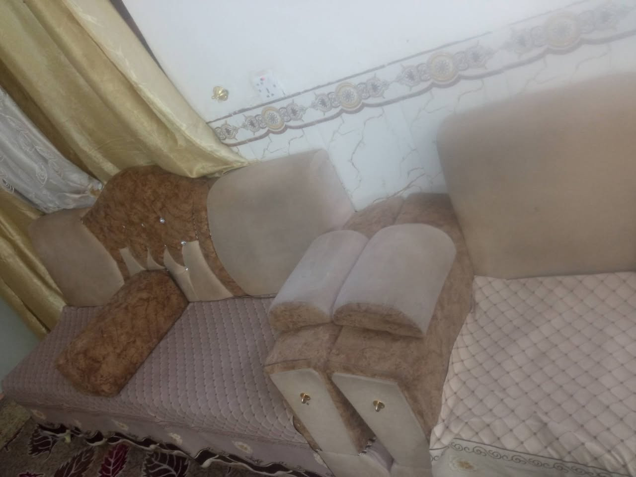 تخم تسكام 6× 4
مع 8 طبلات +5 تجوات + 6 كوشات 
السعر مليون و100 الف دينار عراقي 
كلش نظيف والاستعمال قليل
 العنوان النجف  الحولي شارع 30 الثاني 
الهاتف / ***********
#قنفات #النجف
