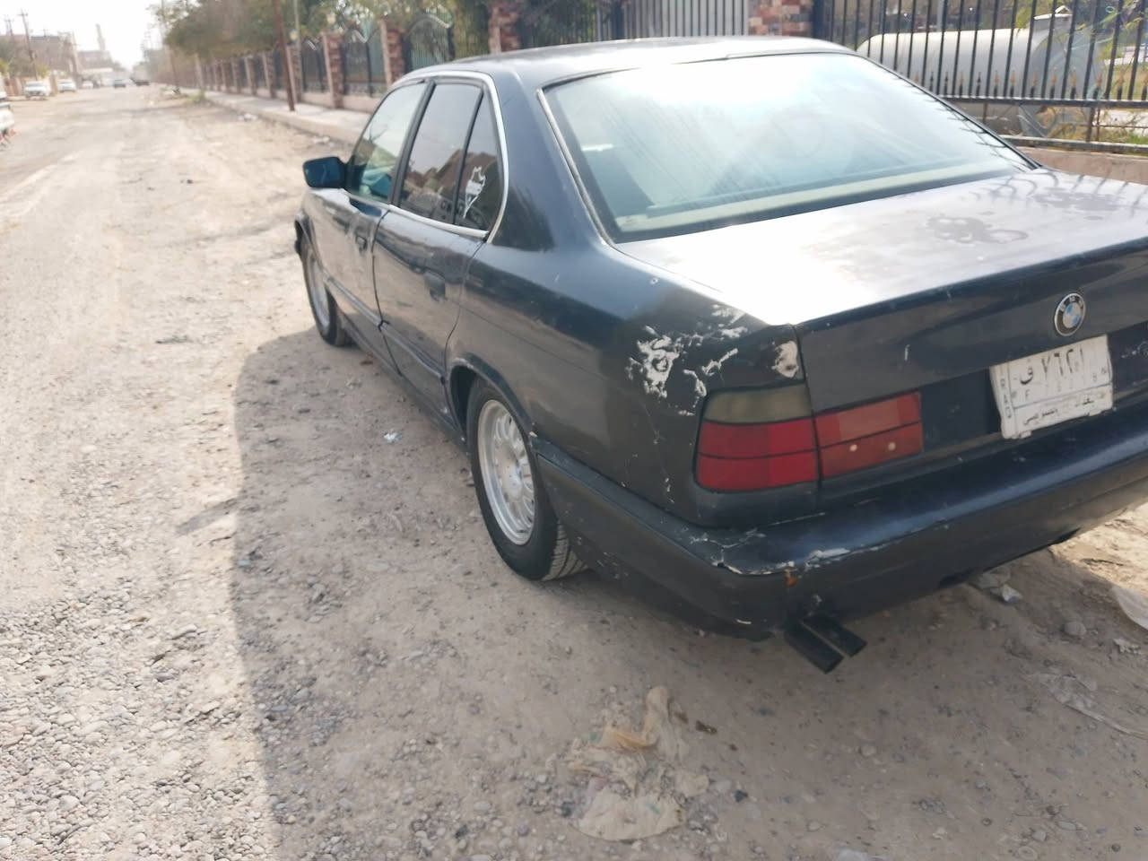 السلام عليكم بي ام للبيع او مراوس 
سيارة خير من الله كير محرك شرط 
تخم تاير صدر نص عمر السيارة عايزها 
بس صبغ وبيها هاي الطخه بل جاملغ الخلفي 
السعر 40وبيها مجال تريد تحويل تريد وكالة *********** مكان السيارة صلاح الدين سامراء
