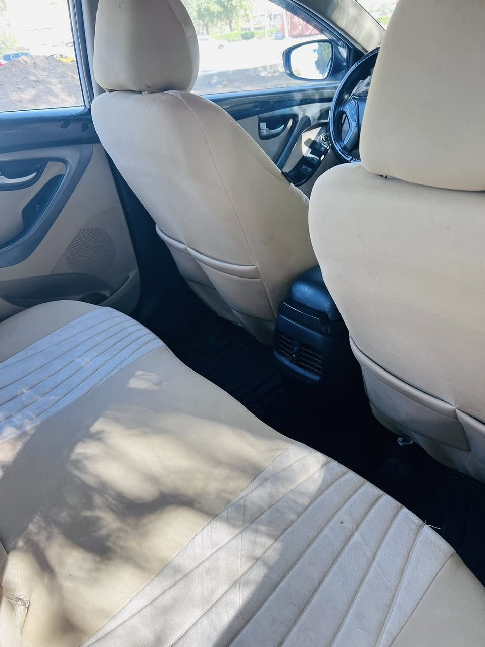 السلام عليكم النترا موديل 2016 خليجي رقم بغداد بإسمنا تحويل مباشر السياره فول مواصفات فتحه بصمه حساس خلفي قطعتين تبريد محرك 1600 دوش ماشيه 140 صبغ باب فقط جاملغ الامامي الأيمن بي بارد بدون صبغ وبيها هاي الدوسه موضحه بالصوره باقي الكشر مكفوله كفاله عامه. 
السعر 118$ وبيها مجال
 رقم الهاتف***********
عنوان السياره /بغداد الكرخ
