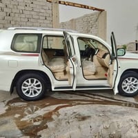 لاندكروزر بريمي للبيع الموديل /2017 ماشيه 79km رقم بغداد  07806840655