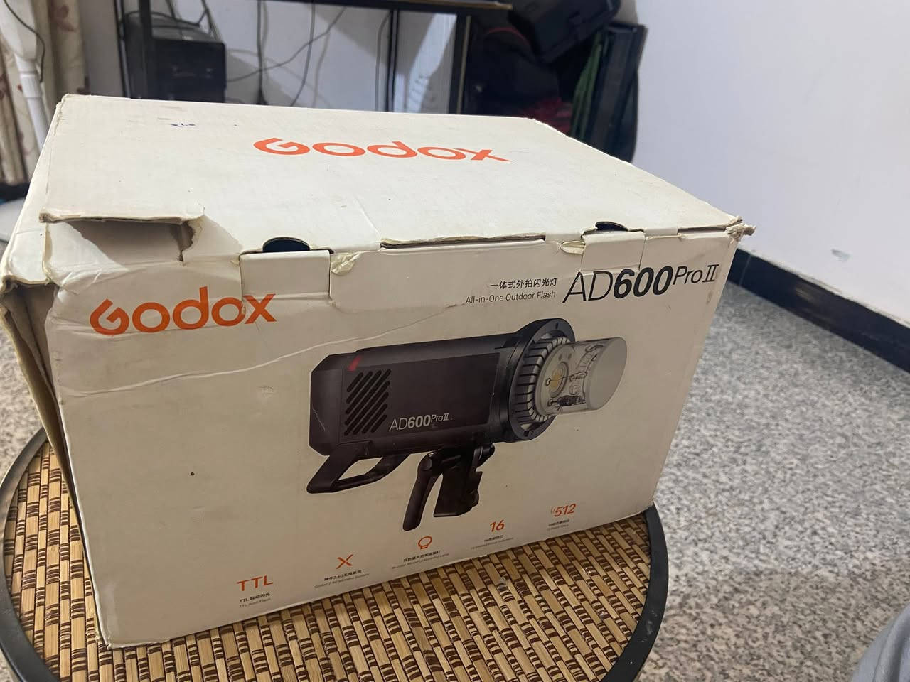 سلام عليكم الجيل الأخير Godox AD600bro للبيع مع استاند هايدروليك قوي جداً مع سوفت بوكس 85 فول مرتب *********** قيم واخذ
