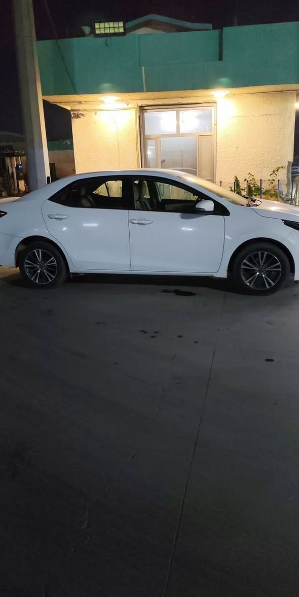 السلام عليكم كورلا  باسمنا اربيل محرك ١٦٠٠ بيها طخة خفيفة ومصلحة موضح مكانها السعر ١٥٠ وبيها مجال موجودة بلغزالية هذا رقم صاحبها ***********
