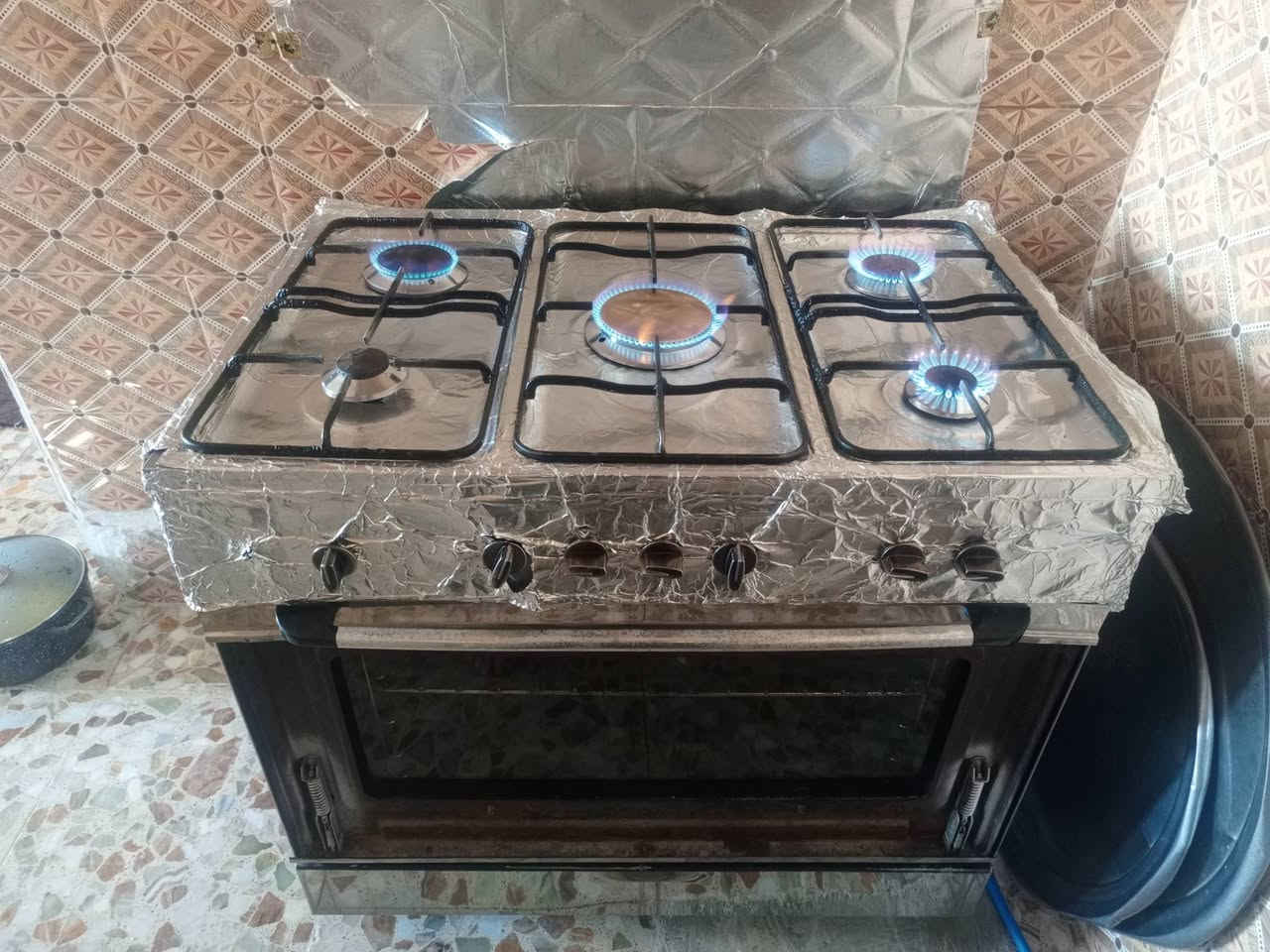 طباخ نضيف وشغال
***********
