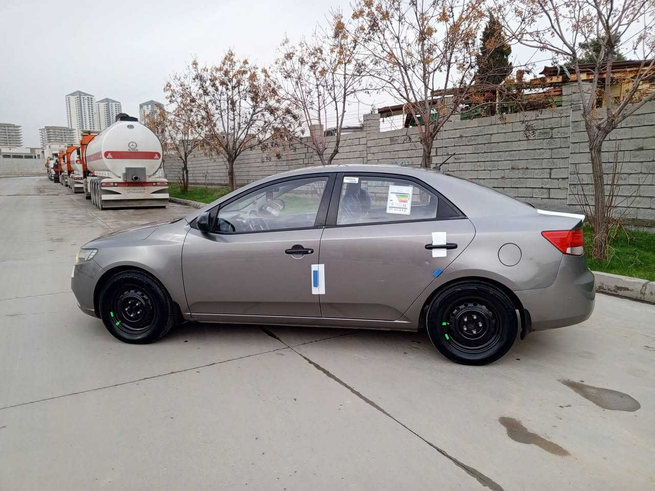 السلام عليكم للبيع كيا سيراتو موديل 2012خليجي لون نفطي كفاله بدون صبغ  بيه بارد مكانين بسيطات لباقي كفاله وجاهزه لسياره  مواصفات عتياديه داخل اسود بلاجكتور ABS لايت زنون كير 6نمره تخم تايرات جديد صدر جديد محرك1600دوش مفتوح بشرط بدون خلل كير محرك تبري بشرط سياره جاهزه بدون نقص سنويه ارقام كله جديد لل2028وبسمي وبشرط لتحويل بنفس ليوم مكان السياره بسليمانيه السعر 94ورقه وبيه مجال الشراي يخابر ***********
