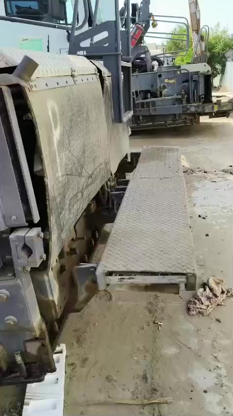 فارشه فوكل موديل 2007 حجم 1800 حاليآ بالخارج جاهزه لشحن تواصل واتس ***********
