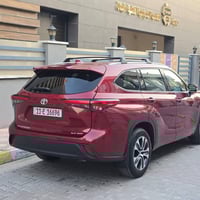 هايلندر  2022 xle   بانزين v6  اللون كرزي  رقم بغداد  فول مواصفات  سلا...