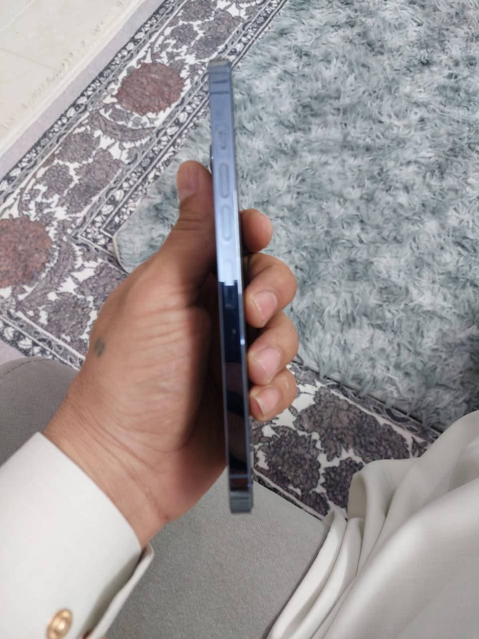 السلام وعليكم ايفون 13 برو ماكس ذاكره 512بطارية 85 بلاديه فقط فطر بالضهر مامثر السعر 650 بي مجال بصيط جهاز كفاله وتر برو*********** ***********
