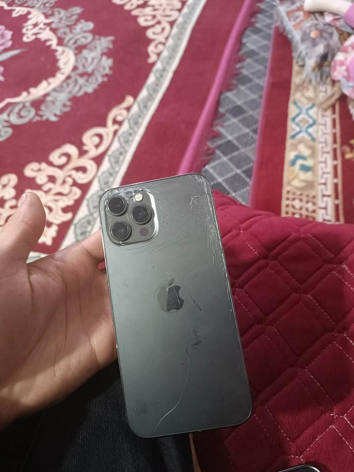 ايفون 12 برو ماكس للبيع
ذاكره 256
دبل سيمكرت
مبدل بطاريه فقطط واصليه شرط
والضهر بي فطر جهاز نضيف حيل 
السعر 360 وبي مجال 
***********
