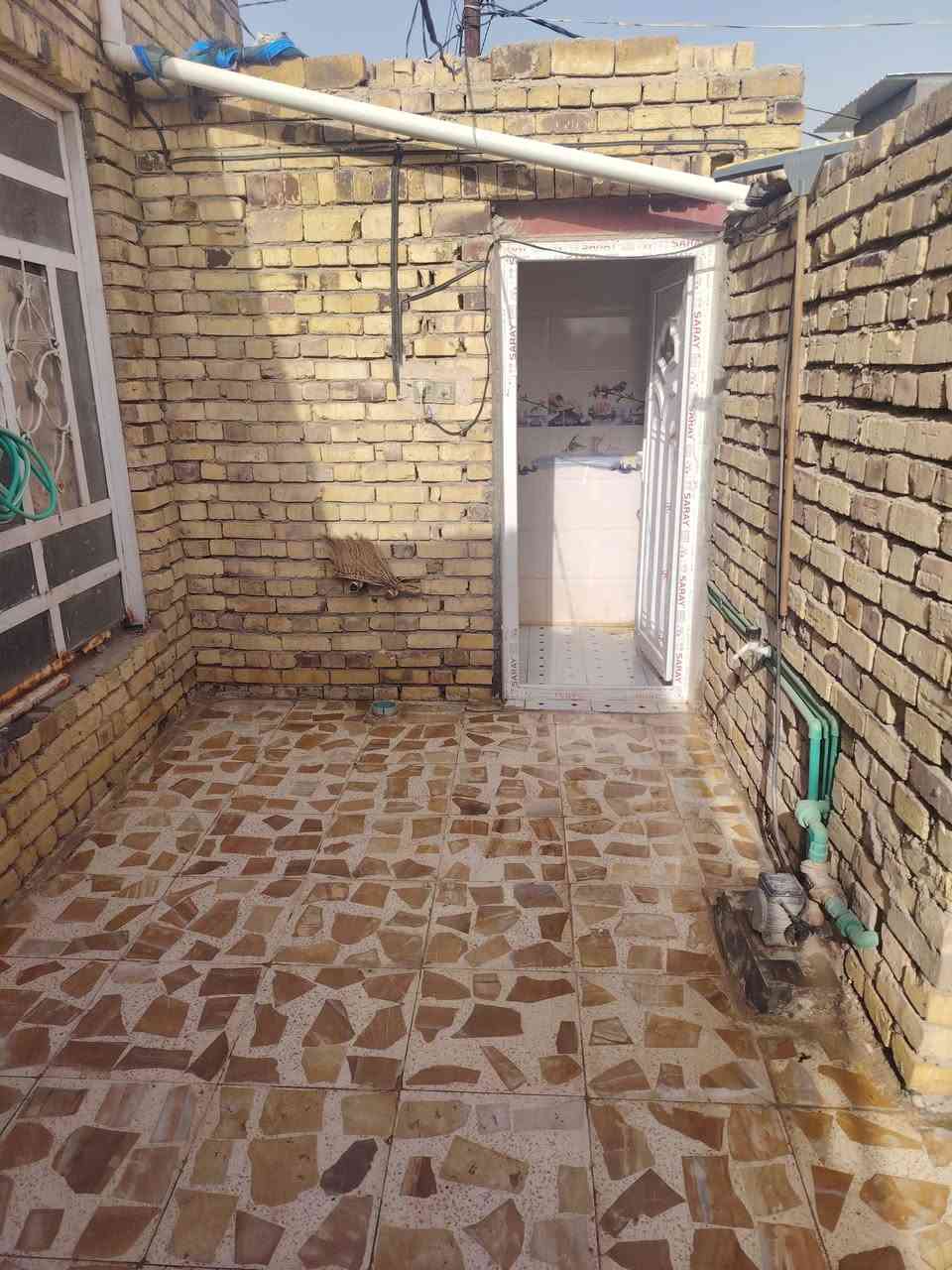 بيت 100 متر ١٠واجهيه ١٠ نزال الموقع حي الشهداء وره ملعب الثيل السعر ٣٨ وبي مجال لتفاصيل ***********
