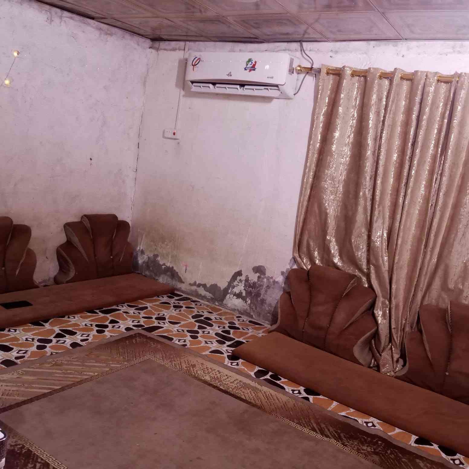 السلام عليكم عندي بيت تجاوزالامن الداخلي لبيت غرفتين وصاله كبيره وديونيه كبيره ومطبخ وصحيات البيت موقعه كلش حلو البيت لا عليه ازله ولا تبليغ السعر 18وبي مجال التصال على رقم ***********

