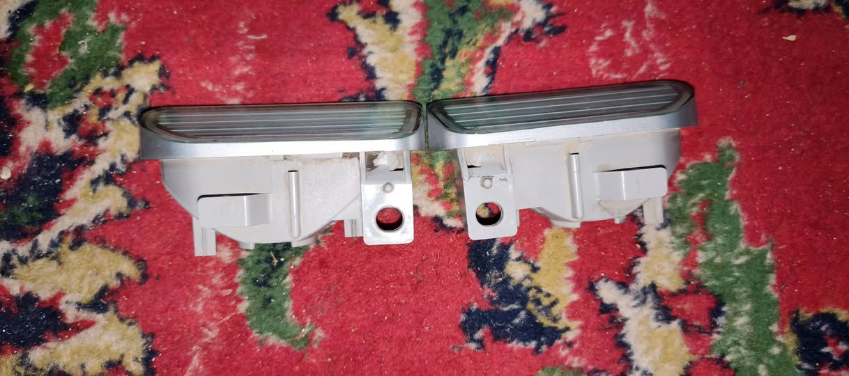 السلام عليكم ورحمة الله وبركاته 
عندي لايت دوسه مال لكزز موديل 2012الئ 2015 اصلي نضيف مختوم مال تفصيخ رايده ب 20 مكاني بغداد الحبيبيه 
رقمي *********** بي واتساب+ما عندي توصيل
