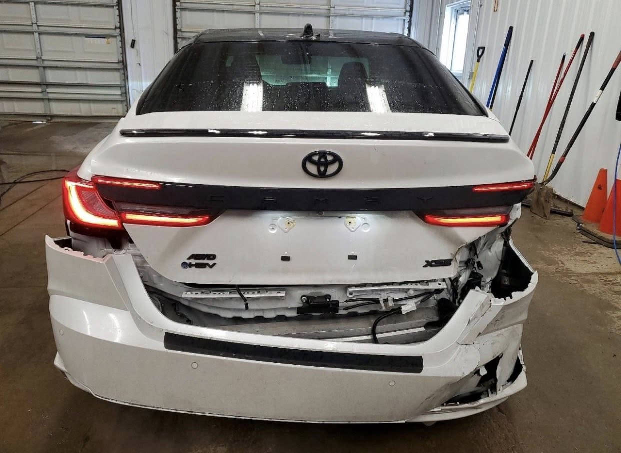 🔹السلام عليكم ..

🔹نوع السيارة …
‏♦️TOYOTA - CAMRY - XSE - 2025

♦️تاريخ المزايدة غداً الاربعاء بعد السادسة مسائاً
2026 - 2 - 18

♦️عداد المسافات - 12 الف ميل فقط .
♦️الاسطوانات - 4 سلندر .
♦️حجم المحرك - 2.5 .
♦️الوقود - هايبرد .

♦️الأضرار  :- حسب الصور المرفقة  ..

🔹للدخول الى المزاد او شراء سيارة
🔹او اي استفسار يرجى التواصل مع …

🔹شركة الناصر للمزادات وتجارة السيارات🔹

♦️زياد الناصر -  ‭***********
ايهم الناصر - ***********♦️

📍صلاح الدين - قضاء العلم - قرب البطاقة الوطنية📍
