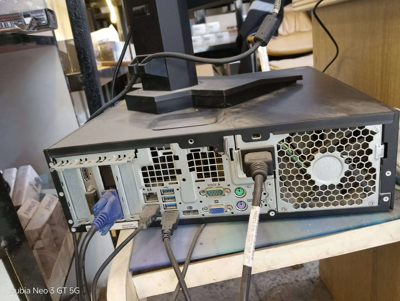 سلام عليكم اخوتي جمعه مباركه 

دسكتوب pc  شركه hpللبيع بسعر مناسب 

الكييس منضدي صغير الحجم 
معالج core i 7 الجيل ٦ 
هارد 1tb
رام 8 كيكا 
عليها وندوز 10 برو مع برامج مكتبيه 
تحتوي منافذ hd و vga و 6 usb
بيها جهاز انترنت من شركه tp link
ماوس و كيبورد جاهز سماعه داخليه 

الشاشه acer قياس 24 
دوار 90 درجه 
تصعد و تنزل حسب رغبتك 

اكو تفاصيل اضافيه بيها برنامج جديد ما مستخدم 
مال كاشير و محلات اضافه الى ذراع باركود مرفق بالصور 

للاستفسار ***********
العنوان بغداد الرصافه
