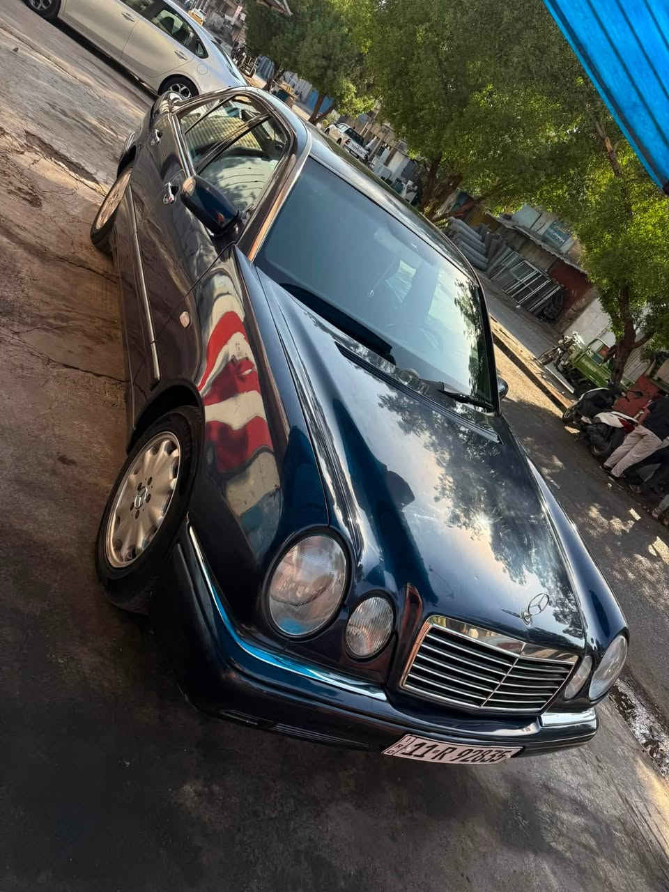 ‏سلام عليكم أم عيون موديل 98 جاهزة من كل شيء محرك V6السعر 97 وبيها مجال بسيط والعنوان بغداد***********
