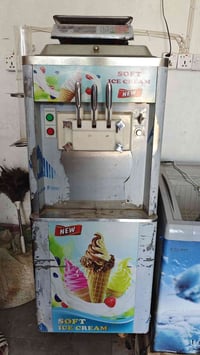 مكينه آيس كريم للبيع 07768392587