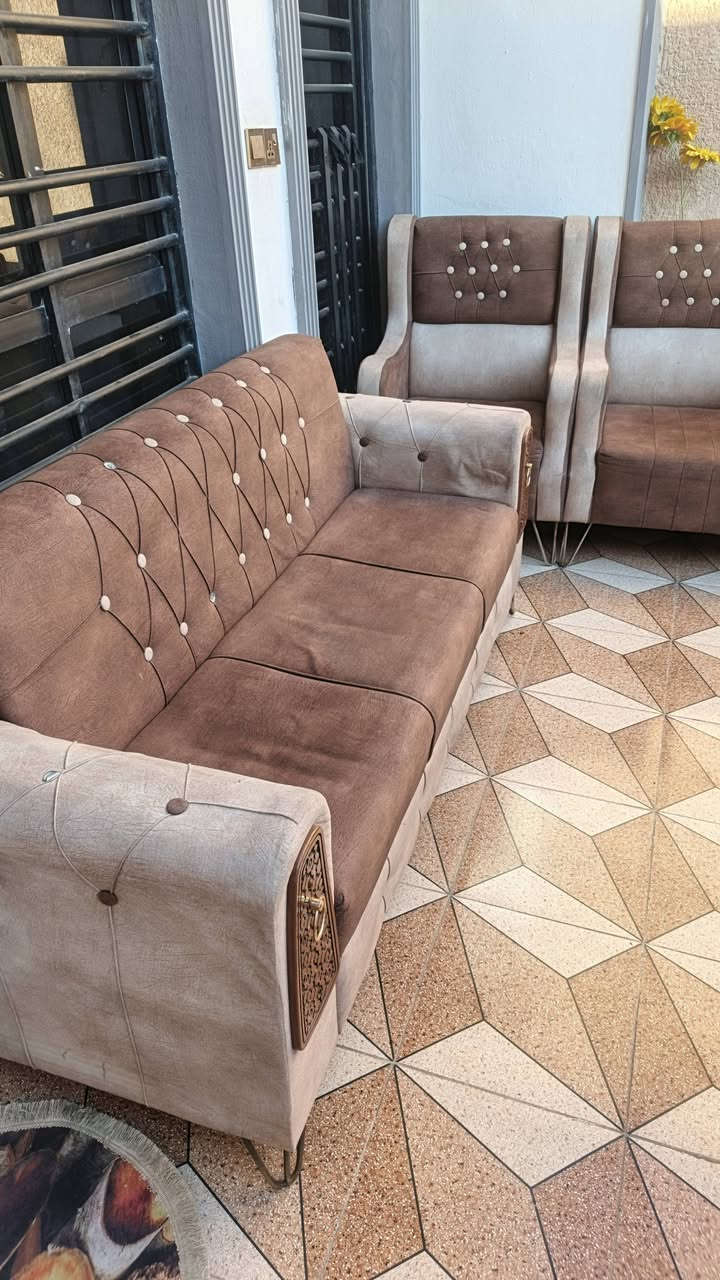 سلام عليكم تخم عشر مقاعد سعر 225شعب شارع صحه ***********
