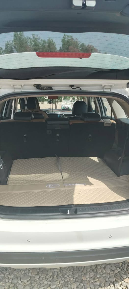 السلام عليكم 
سورنتوا موديل 20 خليجي رقم بابل محرك 6 سلندر.. 
بانوراما بصمه كشنات كهربائية شاشة كبيرة تحكم استيرن وباقي المواصفات المعروفة. ماشية 130 ألف. محرك كير كفالة على وضع الشركة.تخم تاير جديد.السيارة جديدة ومكفوله عدا بارده زغيره كلش بالباب الخلفي . 
مكانها بابل.. اتصل على رقم صاحب السيارة ***********
مكلف بالنشر.
