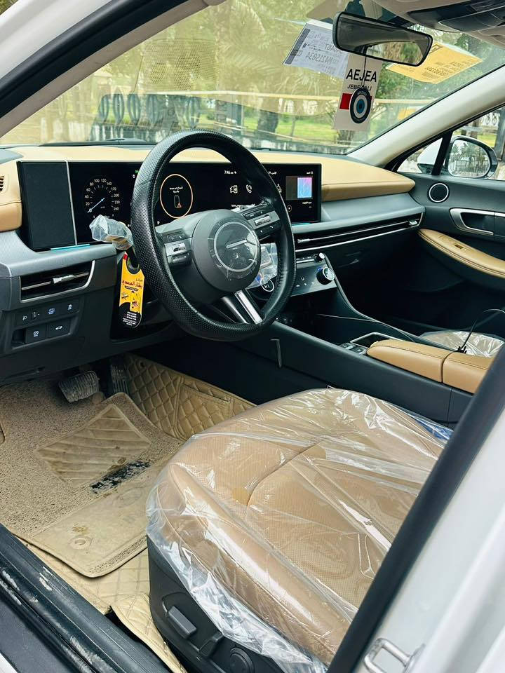 السلام عليكم ورحمة الله وبركاته سوناتا بانزين هايبرد موديل ٢٠٢٤ خليجي مكفول من صبغ وبارد بيها ملاحظات بسيطه رصعات ثنين  فول مواصفات ماشيه ٣٩ الف السعر ٢٣٥ ورقه بيها مجال بسيط رقم الهاتف ***********  بغداد المحموديه
