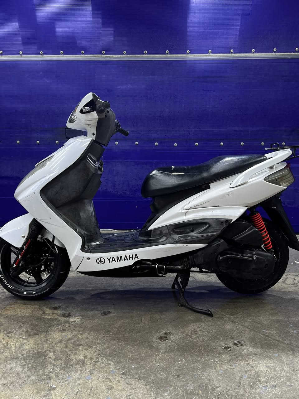 سلام عليكم سكنس فحل دراجة بلادية منزلها على ايدي رمبة مابيها اي نقص نقصها واقية صلانصة بس 
***********@
