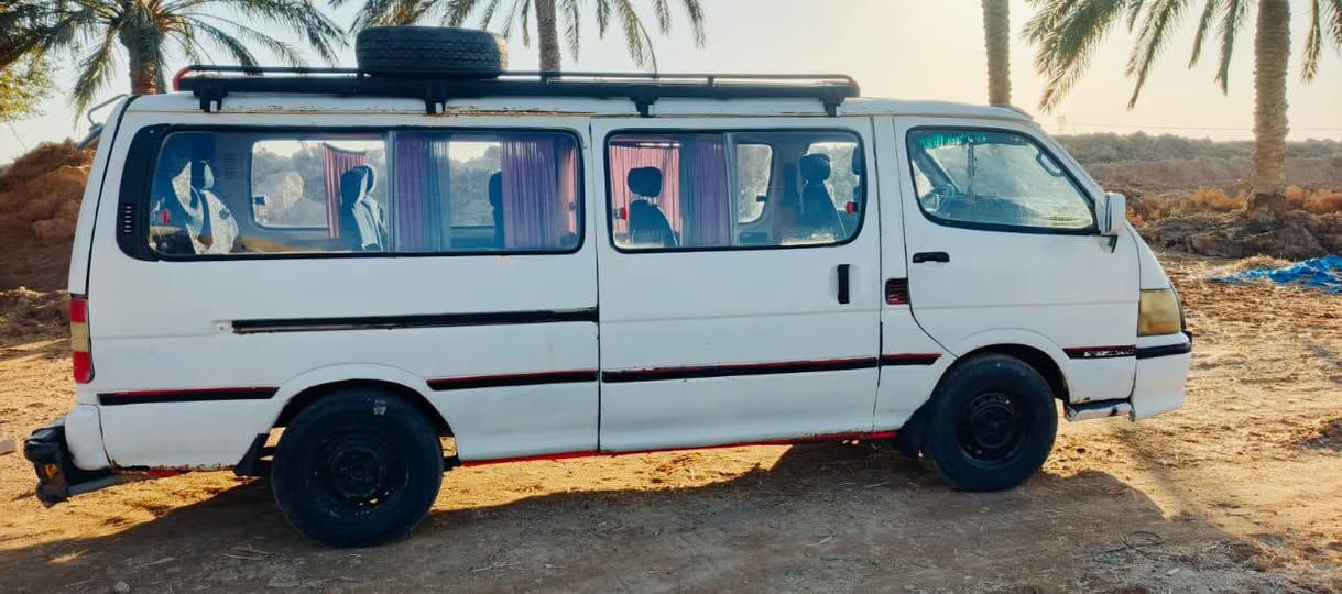 سلام عليكم اقره زين  فتون مديل 2009سياره حلوه ونضيفه مالت جناي مكينه كير اكسل بشرط لا تبخير ولا تنقيص مكينه كاز كاز ما تصرف تفر الدنيه ب خمسة الاف بيه بعض الخياسات سعر مناسب ب 55وبيه مجال للطيبين للتصال او واتساب ***********
