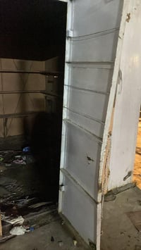 كرفان (بدي) معزول ومساحة واسعة جداً من الداخل مع رفوف داخلية جاهزة. مث...