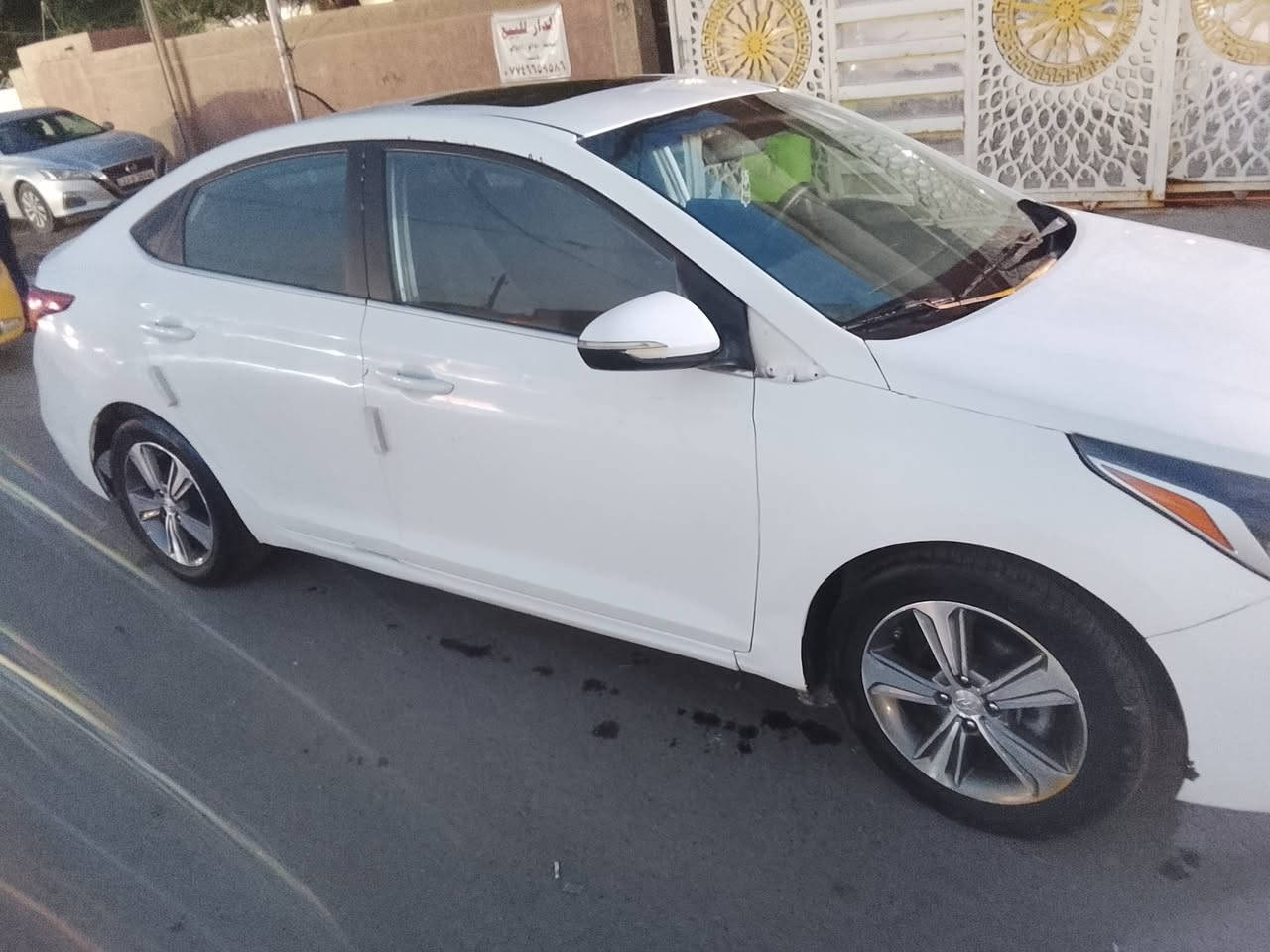 السلام عليكم اكسنت للبيع موديل 2020 السيارة بيهه صبغ بجم امامي خليجي مكينه وكير جيتي أر السعر 90$  وبيها مجال المكان بغداد الشعب السيارة بسمي تحويل ثاني يوم الشراي يخابر ويدلل *********** السيارة كامله مكمله
