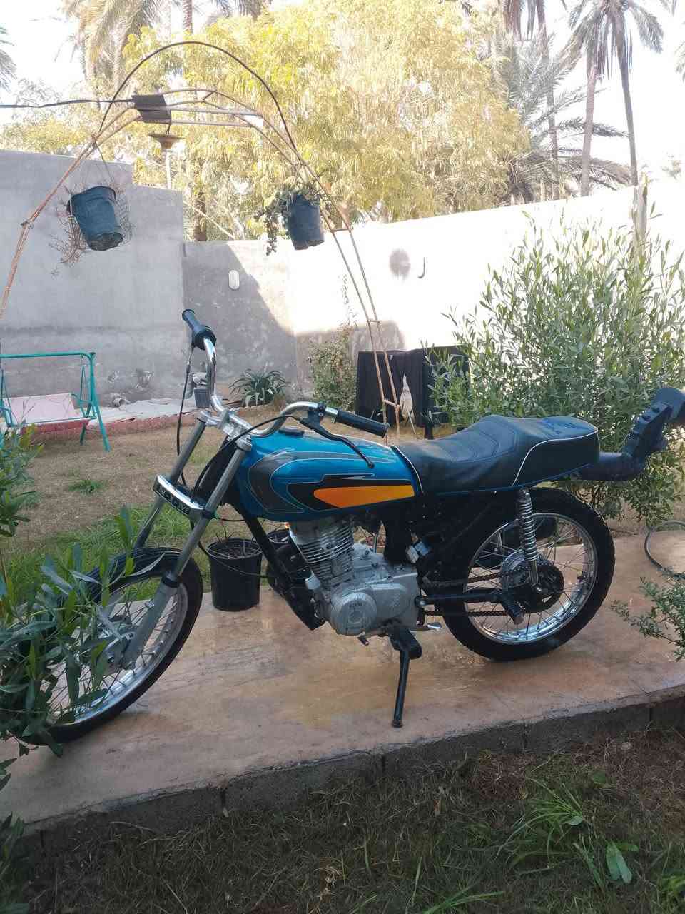 سلام عليكم دراجه للبيع الدراجه حلوه ومكينته ناعمه السعر ٣٠٠ وبيه مجال الطيبين العنوان ديالى بعقوبة الوثبه الرقم ***********
