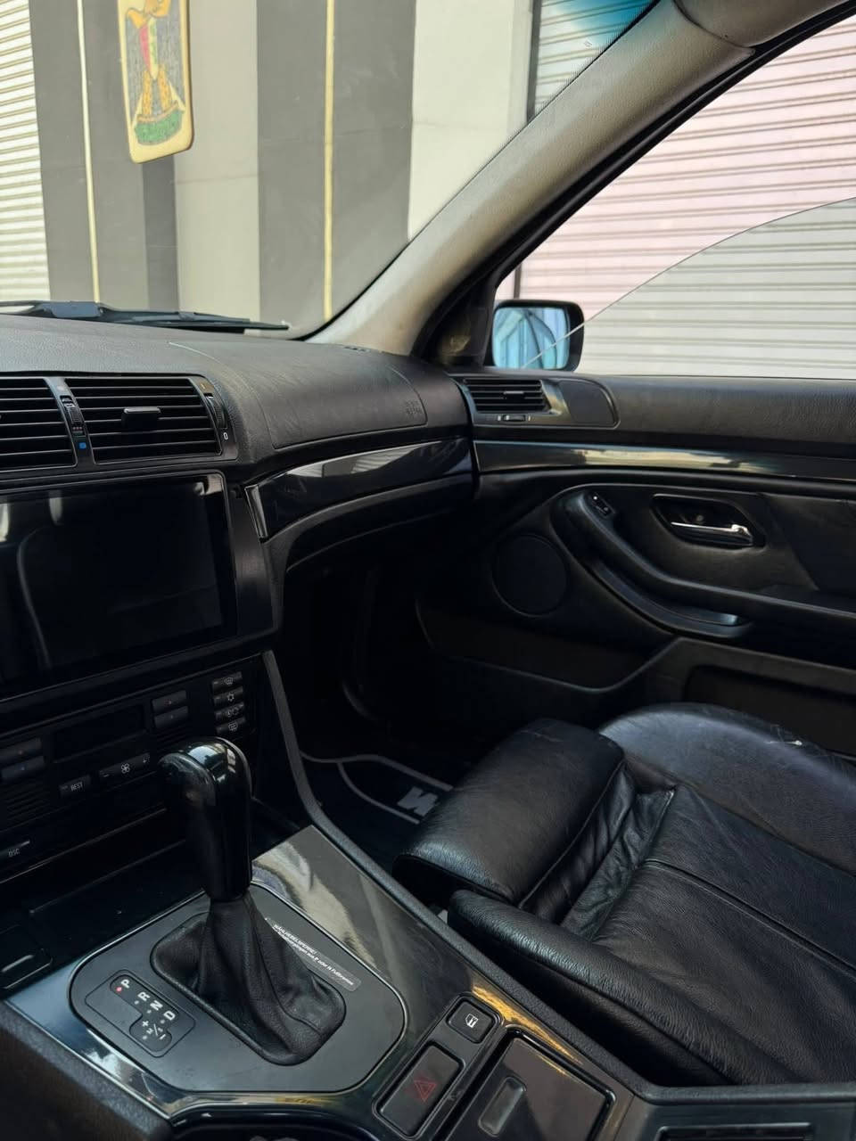 للبيع
BMW-E39-1996-525i رقم اربيل الدولي
1-سلايت جام طكتين
2-اربع جامات اوتو
3-كشنات M جلد مال2000 خمس وضعيات 
4-صاج اسود M
5-ابواب كارتير 
6-سقف 2000
7-ستيرن تحكم كهرباء 
8-مرايات كهرباء
9-كير تبترونك
10-منضومه زينون 
11-دعاميات امامي خلفي M 
12-ترايش لايتات M 
13-عليها شفه امامي M  
14شادله منضومه غاز جديد 

تبريد شغال تدفئه شغاله 
طخم تايرات جدد
صبغ عام جماليه 
هزه وفحص جديد السياره باسمي  تحويل مباشر

المكان بغداد ابو غريب
السياره جاهزه وشغاله كل نقص مابيها
السعر 83وبيها مجال بسيط
***********
