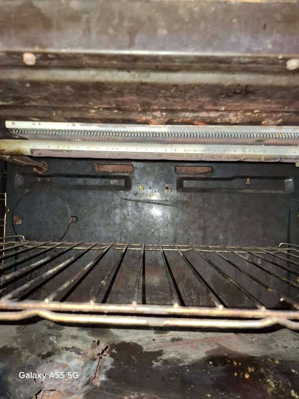 السلام عليكم 
عندي طباخ كريازي الوجبة الاولى للبيع نضافته وسط كما في الصور الطباخ شغال بس الفرن يحتاج الى صيانة وتنظيف عموما وغراضه كاملة سعر ب ٢٢٥ الف بي مجال لشراي الجاد و كذلك اراوس مع طباخ نفس الشكل مع تلاتفاق على الفرق - *********** ابو عبدالله - بغداد - الصليخ ...مع الشكر للجميع .
