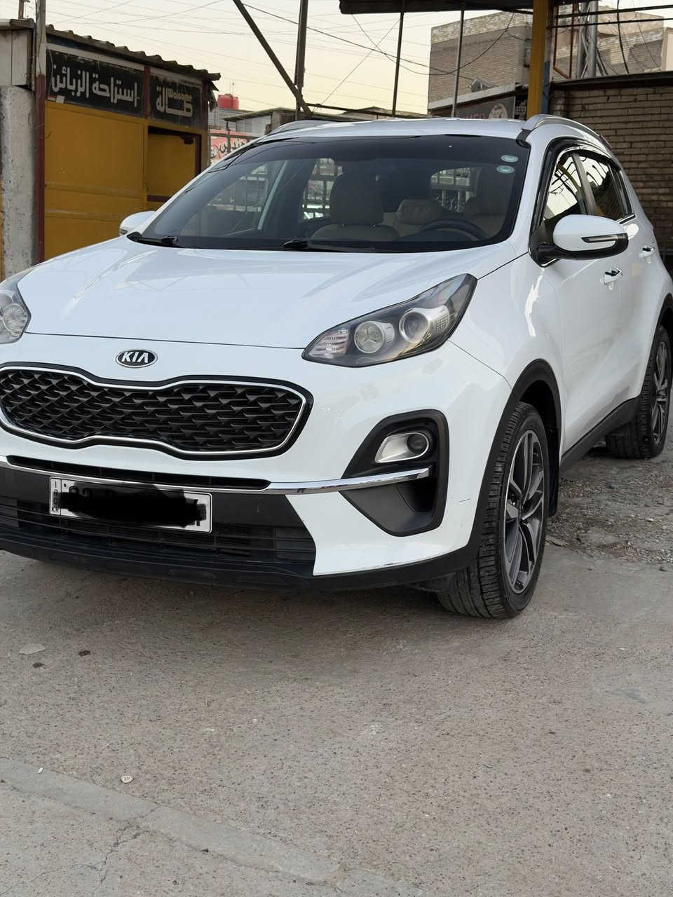 سلام عليكم كيا سبورتج 2021 خليجي رقم اربيل الجديد 
فول مواصفات ماعده البانوراما 
بصمه 
تشغيل عن بعد 
شاشه جبيره 
انضمة قياده وترحيب 
تبريد بيانو قطعتين 
كشنات جلد ومغلفه جلد 
كشنات كهرباء 
مري شفط 
كامره خلفيه دواره 
حساسات امامي خلفي 
لد نهاري امامي 
كشافات ضباب خلفي 
ويل حجم 19 بلادي السياره 
مكينه 2000 دوش 
السياره مكفوله وجديده ماشيه 45 الف السعر 197 وبيه مجال *********** مكانه بغداد الشعب
