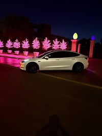 تسلا  23 ماشية 49 مايل كلين بيها بار بالجنطة على وضعه ما مصلح  باسمي  ...