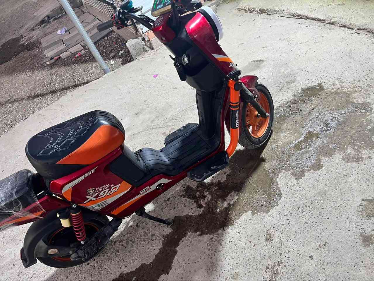 دراجة شحن x900 
5 بطاريات كبار تمشيك بل شحنة 40 كيلو الئ 50 
بريكات دهن بل مكان 
بدون نقص 
سرعتهة حقيقي 60 
بصمة و سويج 
تشغيل عن بعد 
موديل 2025 
تايرات جوبلس 
4 نمرات 
الدراجة بحالة الوكاله 
مكاني بغداد دورة مهدية الثانية 
***********
السعر 350 بيهة مجال بغداد, العراق
