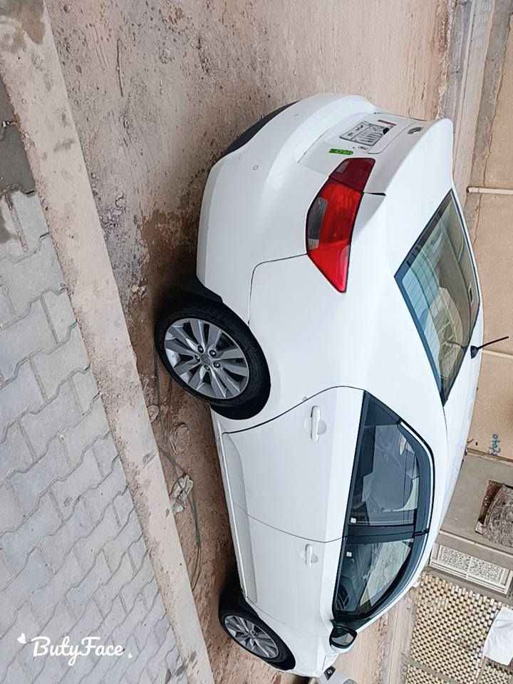 سلام عليكم كيه سيراتو 2013 خليجي
مكينه 1600 جديده حداديه جديده تخم تاير ستوني شاده شاشه كامره موصفاته نص فول 
رقم نجف مداور ثاني يوم بيع نقد او قصد
سعر نقد 87 بيه 3 قطع صبغ الي ريد يستفسر اكثر رسلني دزله فديو توضيحي مكاني نجف *********** سعر قصد رسلني دلل
