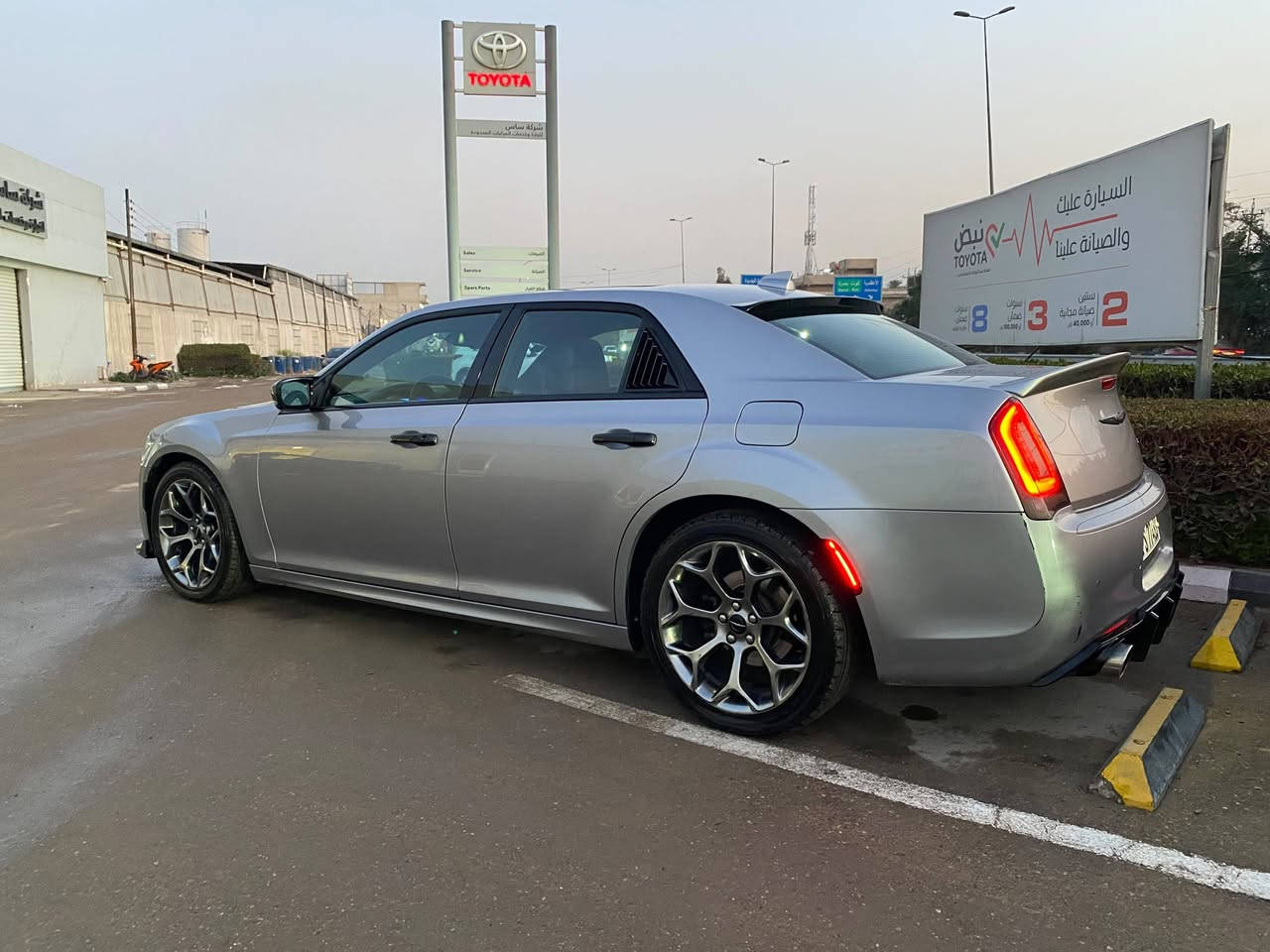 السلام عليكم
للبيع | كرايسلر 300S 2018 

 محرك 3.6 V6
 فئة S فول مواصفات عده الرادار
 بدون صبغ بدون ايرباك - كلين تايتل
 بدون أي مسج و كلوب جيك
 دخلت العراق ماشية 47 وحاليا 94 استخدام شخصي
 تايرات جديدة - صدر ودسكات جديدة - محرك و كير مكفول

السيارة بحالة ممتازة ونظيفة جداً وباسمي ، لا تحتاج أي مصروف، جاهزة للفحص بأي مكان 
الموقع: بغداد
للاستفسار ***********
