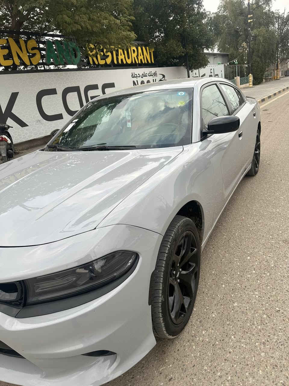 سلام عليكم جارجر مديل 2017  لون سمنتي مغلفه سموك بيهه قطعتين ماشيه ١٢٥ميل رقم بغداد مكانهه ميسان السعر 190 وبيهه مجال حك الجيه***********
