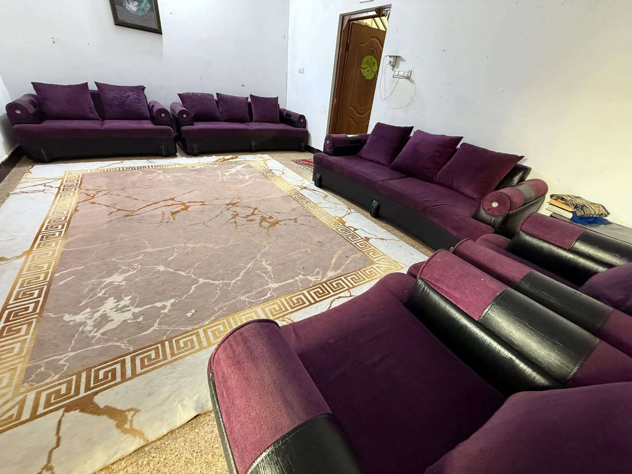 تخم قنفات للبيع ١٠ مقاعد كما موضح بالصور سعره ٤٥٠ العنوان ناصرية الإسكان الصناعي النزلة الثانية قرب الكندي
***********
