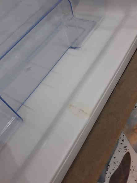 السلام عليكم 
ثلاجه حجم صغير نظيفه كلش  بيهه فقط فطرناعم جوه مابي كل تأثير عليها موضح بصوره  سعر ٩٥ وبيها مجال  لتواصل ع الرقم او واتساب
***********
