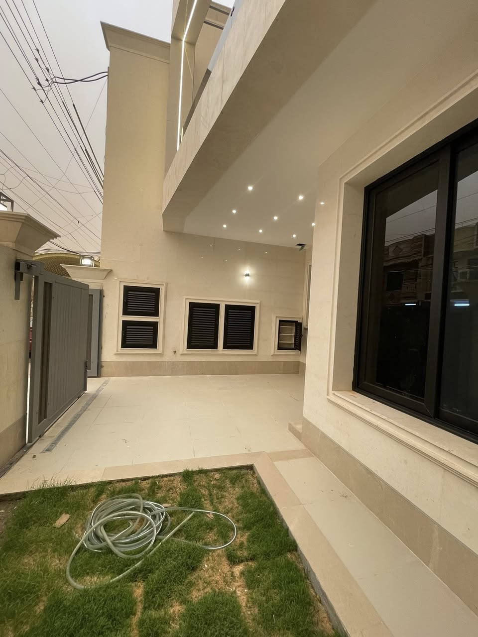 #للبيع بيت في #السيدية (برج الياقوت للتطوير العقاري )

📍 موقع البيت ؛: مربع تبوك خلف جامع شاكر عبود       

📐 المساحة: 160 م²
▫️ الواجهة: 8 م
▫️ النزال: 20 م
🔴 محتويات 5 غرفة نوم 5 حمامات

� لمعرفة السعر اكتب (2)  بالتعليقات .

📞  *********** وسام  (اتصال أو واتساب)

🏢 مكتب برج الياقوت للتطوير العقاري
موقع المكتب 🔚السيدية – شارع مركز الشرطة، مدخل شارع أبو النخيل
