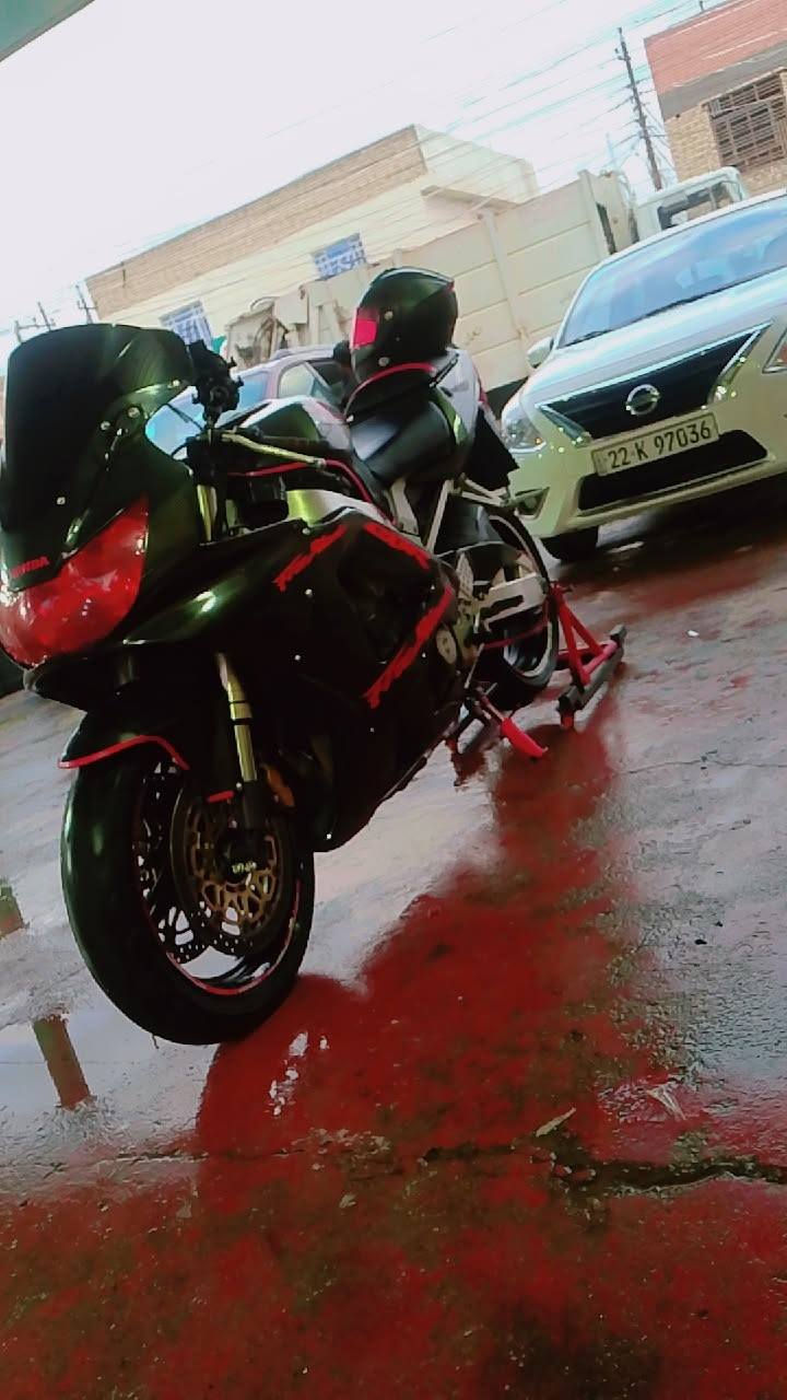 السلام عليكم دراجة cbr 929                                                                             سرعة 300 كفالة عامة مغلفة كاربون فايبر زعانف بلادي الياف مغلق نانو سيراميك  
مكان شعب سعر ***********
