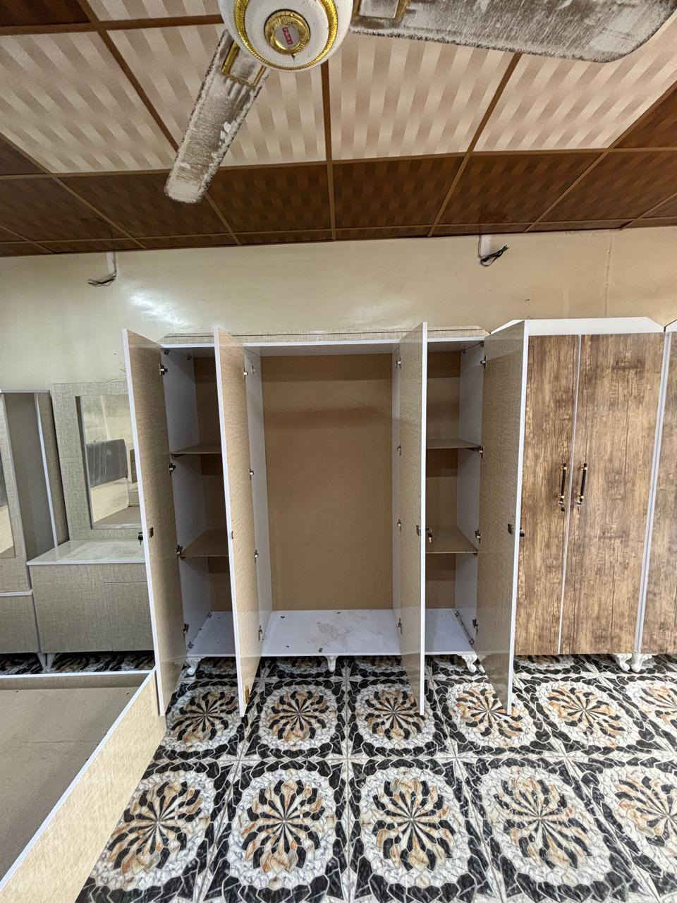 غرفه نوم تركي 6قطع تفصال حطاطه مو شوكي  جديد السعر 450  الشراي يجي خاص مو شراي لاتعامل العنوان كركوك حي العروبه قرب جامع الامام علي ***********
