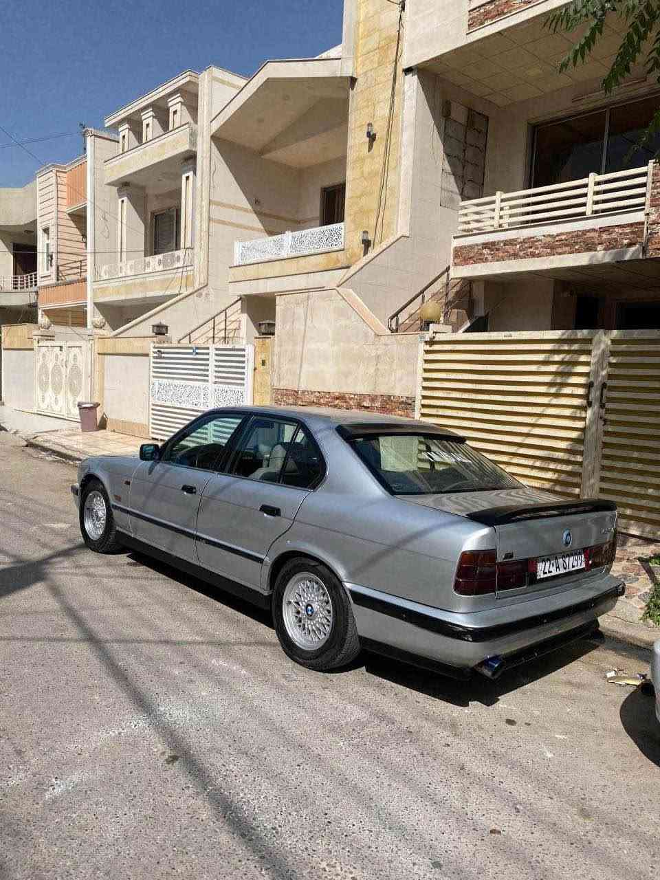BMW 1991 520i 
سه ره تا به ناوى خواى گه و ره ئه و بيئمه  بو فرؤشتن 
سه يارةكة  520iگيرى عاديه گير و مه كينه و ئه كسل به شه رت سه نه وى نوية هه زه ى نويه  سه يارةكة توند و توله هه موو شتيكى به شه رت مواسه فات 
ته بريده كوشن جلد سياعى هي ته ره 
ده ژبول ئيرباكه سوكان M. 
پانكه كاره بايه 
دوجام كاره بايه و ئه وتويه به كونترؤل قه پات ده بيت
ئه لقه ى و پيش گه وره يه 
ده عامى پيش و پشتى M. 

سحرى 55. و مه حمه له يه   ره قه مى خاوه نى 
*********** أربيل, العراق
