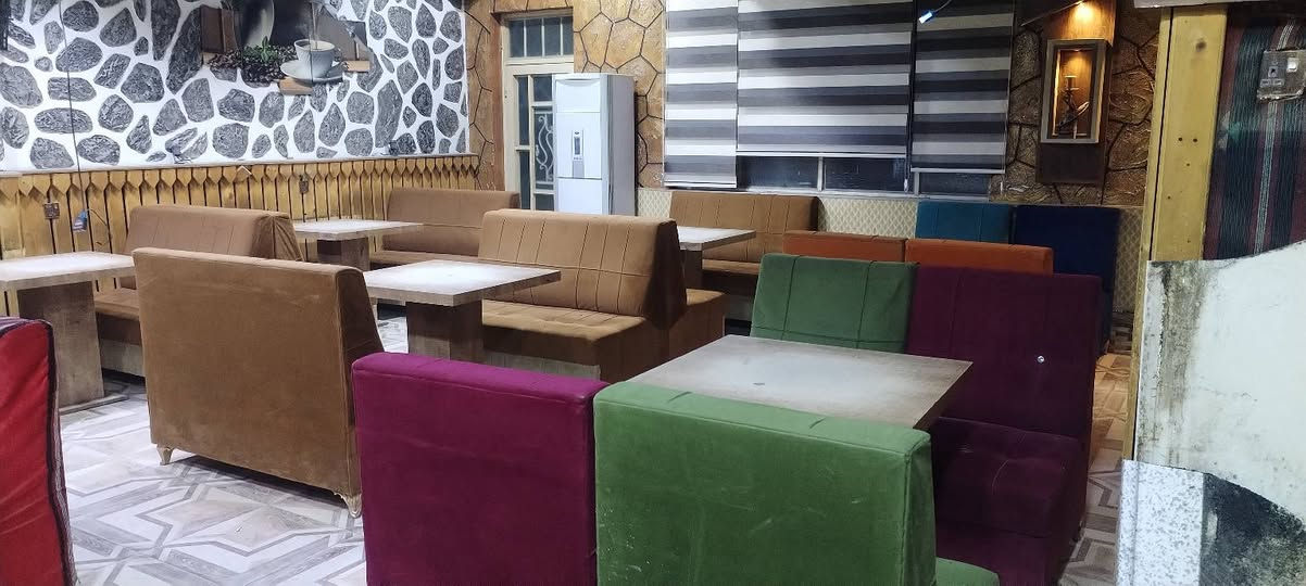 السلام عليكم
قنفات وميوزه مال كافتريا للبيع عدد ٨ طاولات
***********
***********
