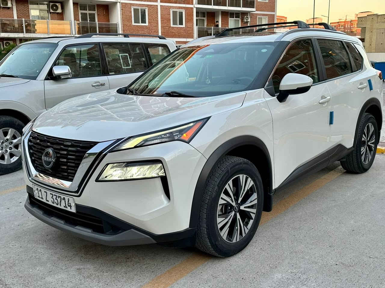 نيسان روج 2023 تيربو 
فول مواصفات بنوراما 
ضرر فقط دعاميه خلفيه وتعدلت نفسها اصليه كلين 
لا ايرباك لا شاصي لا لغد لا صبغ 
تبريد تدفئه 
وكشنات ستيرن  تدفئه 
لداخل جلد 
بصمه اربع ابواب 
بردات خلفيه 
رادار امامي خلفي جانبي 
كاميرا حساسات خلفيه 
رقم بغداد بأسمي تحويل مباشر وارد امريكي  *********** عنوان بغداد حي العدل 
رقم الشاصي 5N1BT3BA9PC678175
