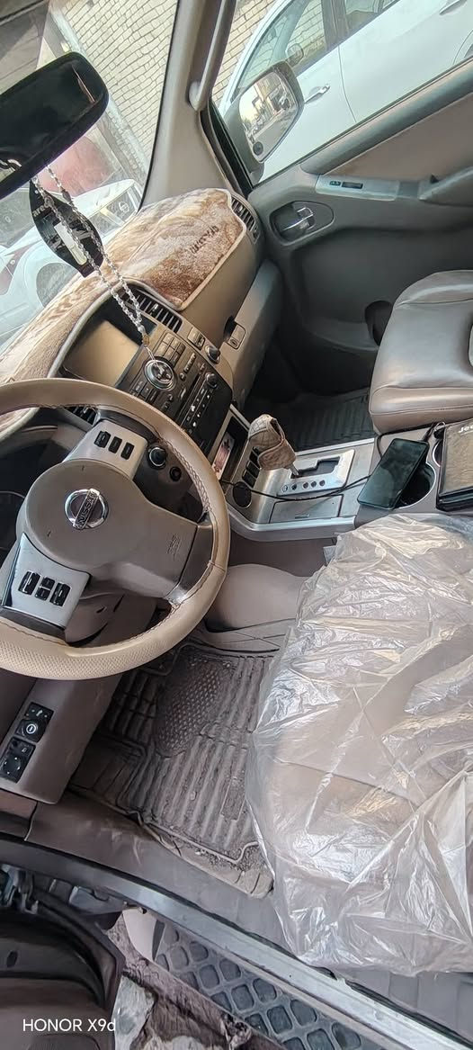 سلام عليكم
من رخصه الادمن 
باثفندر 2008 وارد 
مكفول من الضربه والصبغ
رقم بغداد موجوده بلبصره 
مواصفات معروفه 
فتحه جلد لون بيجي 
كلشي بيها ع وضع البلادي
ماشيه 162 الف 
مكينه بدايه تبخير 
بيع او مراوس باعلى منها 
سعر 90 بيها مجال قليل 
متواجد ع النت 
هاتف *********** 
صور السياره بدون ما اغسلها
