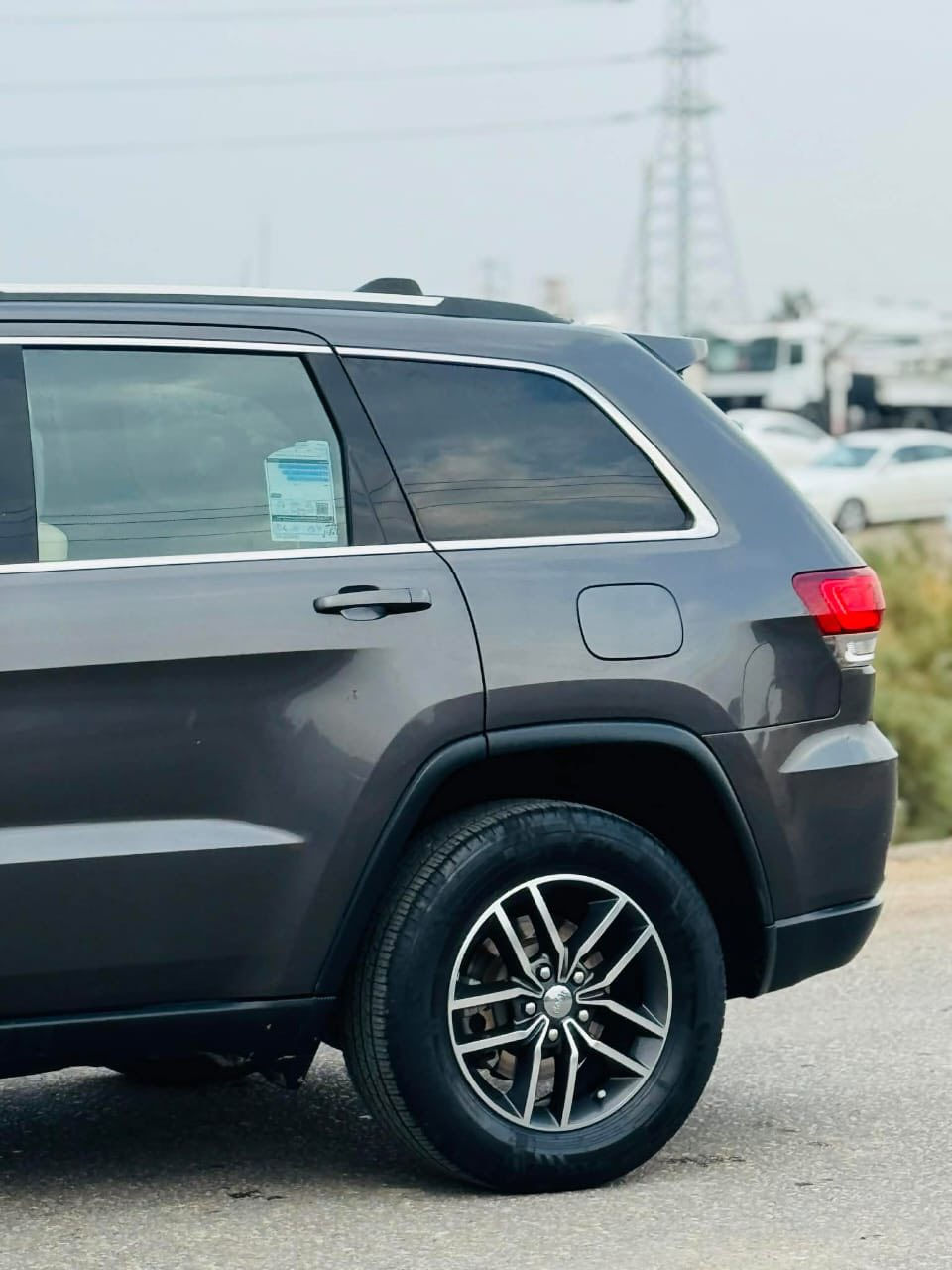 السلام عليكم
جيب موديل 2020 فئه لاريدوو 
حادثها جاملغ وباب وشوي ب بنيد فقط 
الباقي كفاله 
مكينه وكير كامله سياره
رقم بغداد ب اسمي تحويل ثاني يوم 
السعر 188 وبيها مجال بسيط 
مكاني بابل
+964 773 534 9460
