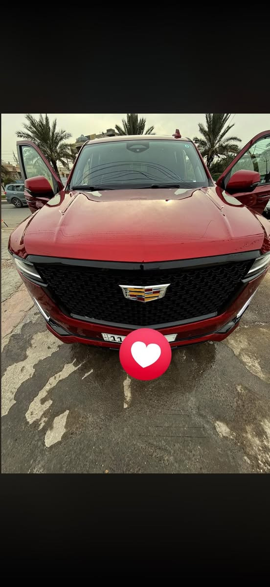 السلام عليكم لبيع كاديلاك موديل 2023 امريكي بيه 3 قطع صبغ جاملغ وبنيد وباب ماشيه 44 كير محرك بدون فتح موصفات معروفه مايحتاج اذكرهن مغلفه PPF السعر 550 وبيه مجال مكان السياره بغداد ***********
